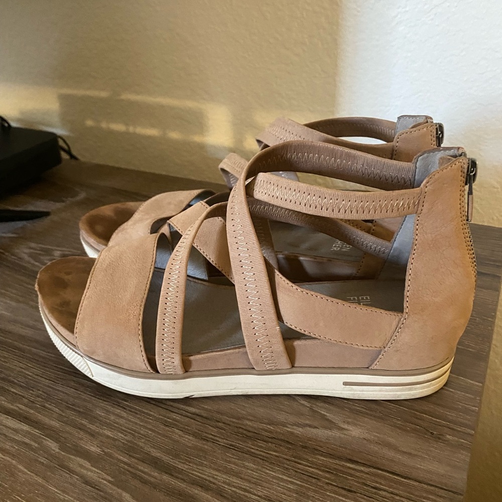 Eileen Fisher flat strappy zip back sandal. Very comfortable!